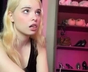missslola is a 24 year old female webcam sex model.