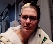 oddywithabody is a 35 year old female webcam sex model.