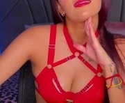 lactaqueen is a 18 year old female webcam sex model.