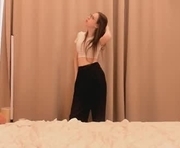 lorettaeells is a 18 year old female webcam sex model.