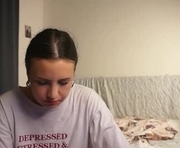 laureencadriel is a 18 year old female webcam sex model.