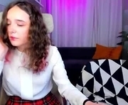 uco_mon is a 19 year old female webcam sex model.