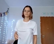 vivianeldreth is a 18 year old female webcam sex model.