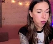 reginahawkinss is a 99 year old female webcam sex model.