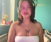 elmerpillado is a 18 year old female webcam sex model.