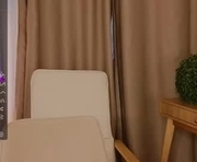 va1ora is a 18 year old male webcam sex model.