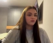 fernebohnenblust is a 18 year old female webcam sex model.