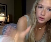 korinaluvv is a 18 year old female webcam sex model.