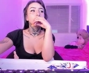 linda_milleer_ is a 26 year old female webcam sex model.