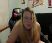 itsglitch222 is a 32 year old female webcam sex model.