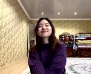 roxiesumas is a 18 year old female webcam sex model.