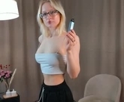 fumikofarhat is a 18 year old female webcam sex model.