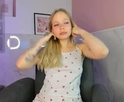 lucy__loy is a 18 year old female webcam sex model.