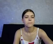 sierra_maddison is a 18 year old female webcam sex model.