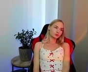 shotuotash is a 26 year old female webcam sex model.