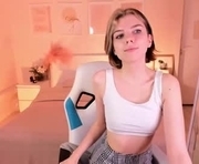 pollyrouge is a 18 year old female webcam sex model.