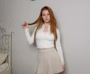 foxxx_tail is a 18 year old female webcam sex model.