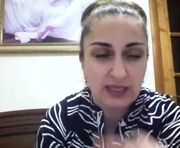 shah_v is a 38 year old female webcam sex model.