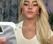 yvonne_guidotti is a 21 year old shemale webcam sex model.
