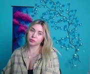 chloe_diva is a 25 year old female webcam sex model.