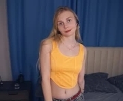 lizzetteavent is a 18 year old female webcam sex model.