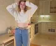 shaunaheiple is a 18 year old female webcam sex model.