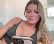 rileydepp is a 18 year old female webcam sex model.