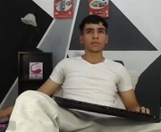 zack_xtreme is a 18 year old male webcam sex model.