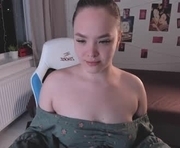 evelinadarling is a 18 year old female webcam sex model.
