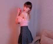 vivien_cluff is a 18 year old female webcam sex model.
