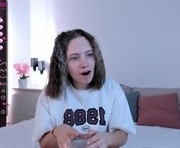 liniasti is a 18 year old female webcam sex model.