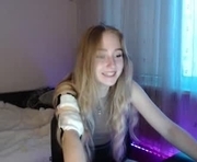 kisa____ is a 18 year old female webcam sex model.