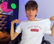klaus_sunrise_xx is a 18 year old male webcam sex model.