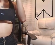 naomifrost is a 19 year old female webcam sex model.