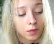 orasaro is a 18 year old female webcam sex model.