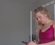 julia_giulia is a 38 year old female webcam sex model.