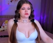elzaa_ark is a 18 year old female webcam sex model.