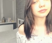 addiedou is a 18 year old female webcam sex model.