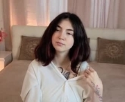 honeykadakia is a 18 year old female webcam sex model.