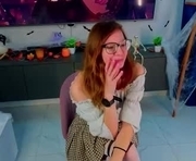 laveniadevoss is a 19 year old female webcam sex model.