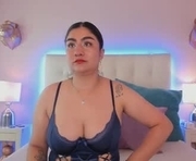 bella_roxe is a 30 year old female webcam sex model.