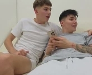 reeves_bae is a 18 year old male webcam sex model.