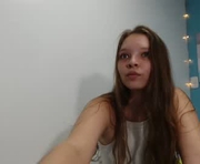 leynabraun is a 18 year old female webcam sex model.