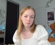 lilia_sunshine is a 19 year old female webcam sex model.