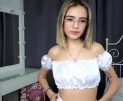 babyface_cb is a 18 year old female webcam sex model.