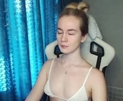 carinfox is a 24 year old shemale webcam sex model.