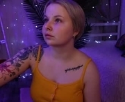 gwenhilton is a 28 year old female webcam sex model.