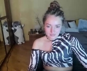 hloesky is a 20 year old female webcam sex model.