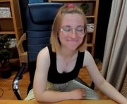 moon13152 is a 20 year old female webcam sex model.