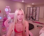 riababe is a 18 year old female webcam sex model.